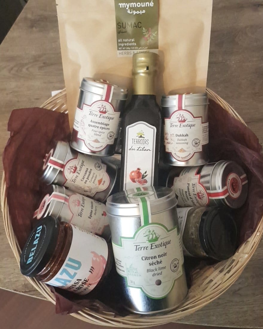 📚✨ "Voyage Ottolenghi - Épices Artisanales pour une Cuisine d'Exception !" ✨🍲